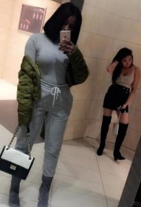 mirror selfies at monaghans sports pub and grill oakville ontario